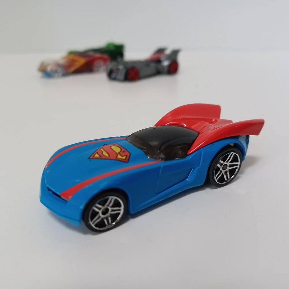 LOT of 4 Hot Wheels D.C.‎ Comics Collector Cars Vehicles